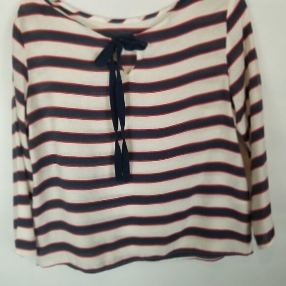 Cute boxy, red white blue top w/tie in back. Sz XS - Picture 10 of 10